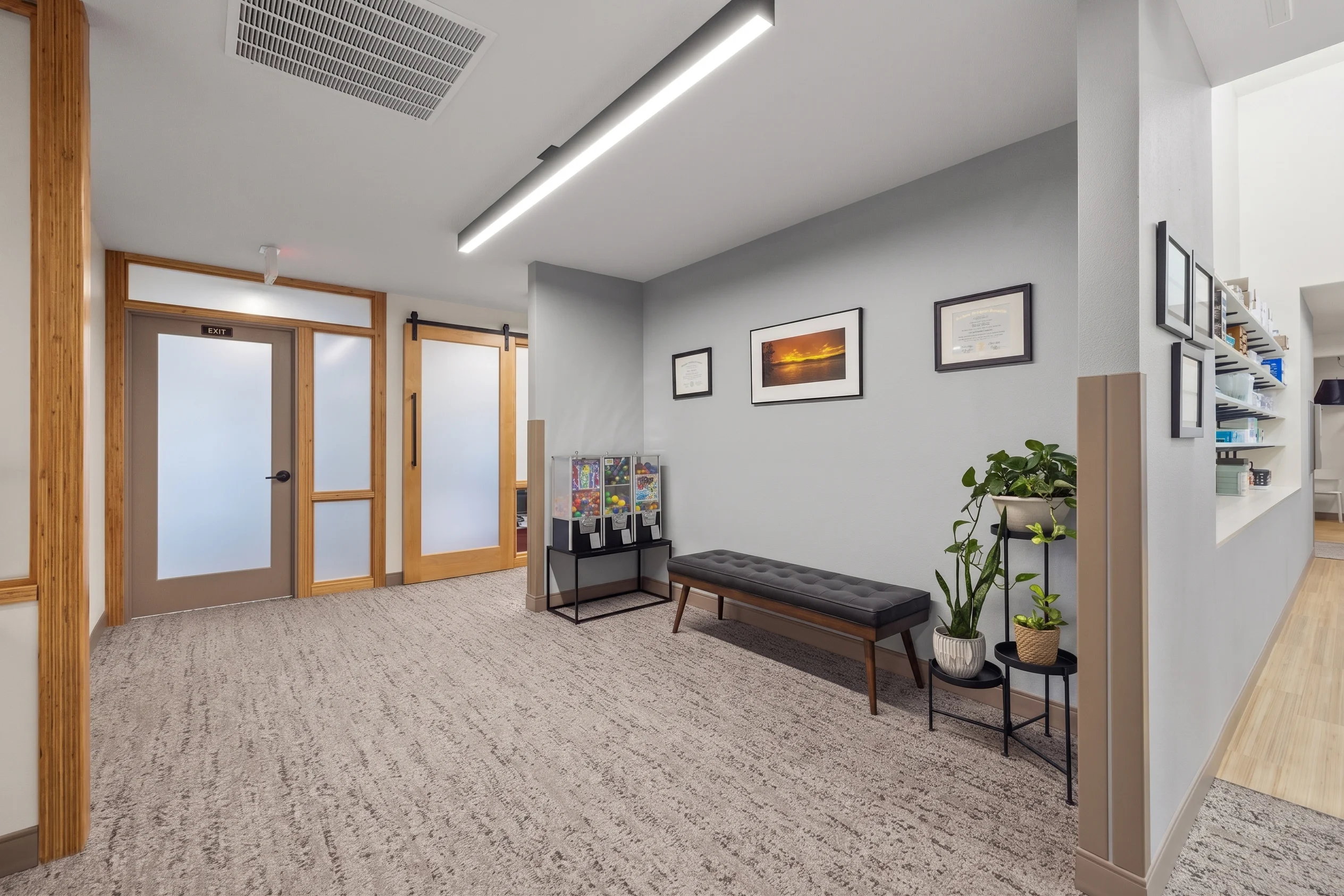 The hallway and waiting bench at Smith Brothers Dental